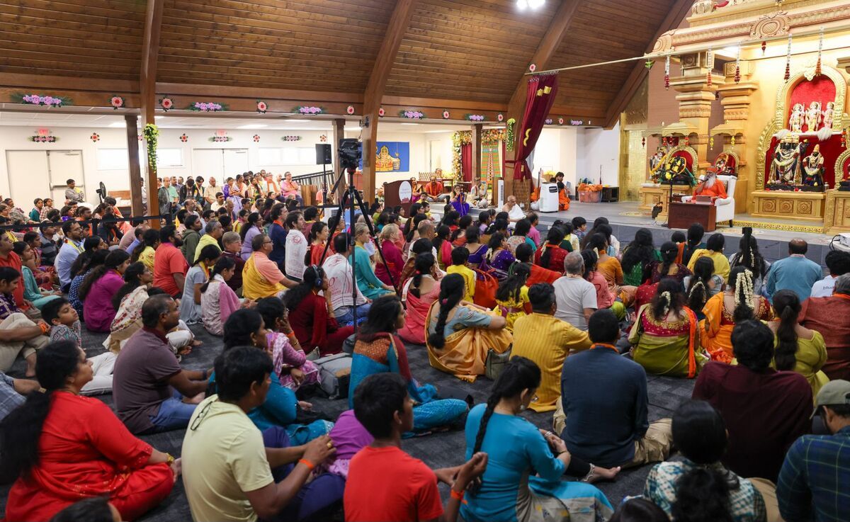 Sri Swamiji performing — Chicago 2025