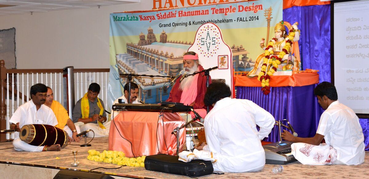 Sri Swamiji with ensemble — Dallas 2013